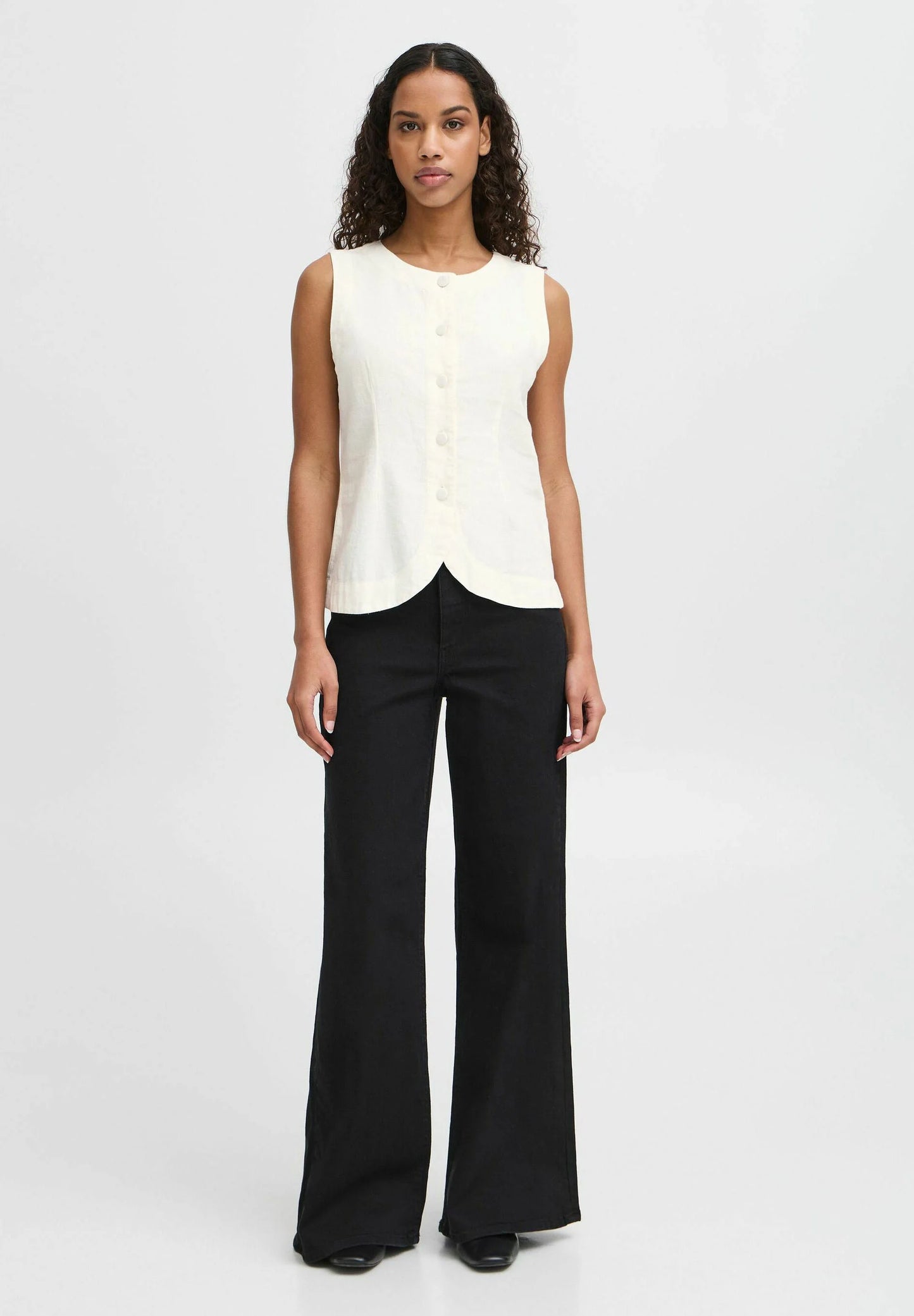 Ihlinno Vest (White)
