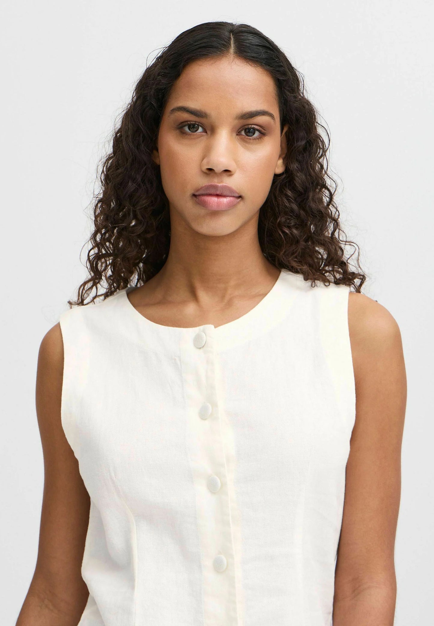 Ihlinno Vest (White)