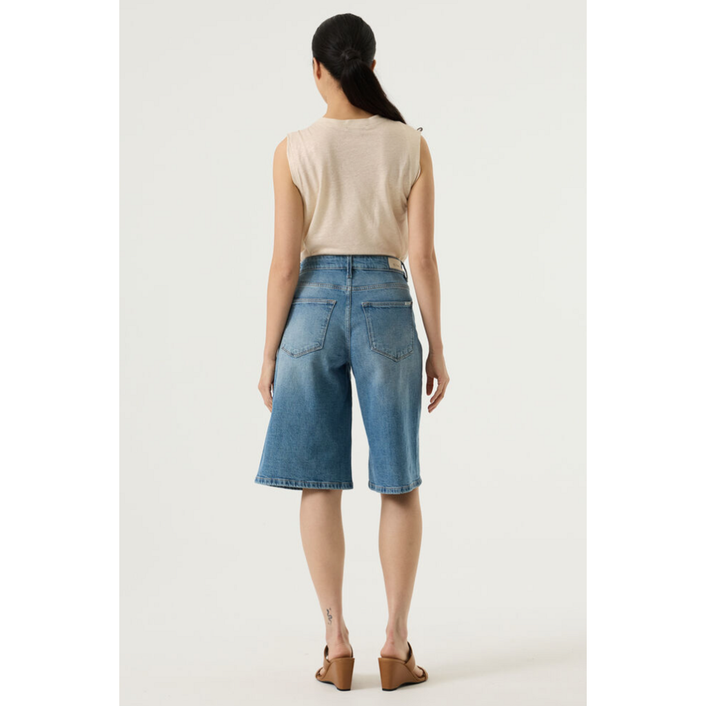 Celia Wide Short Bermuda (Medium Wash)