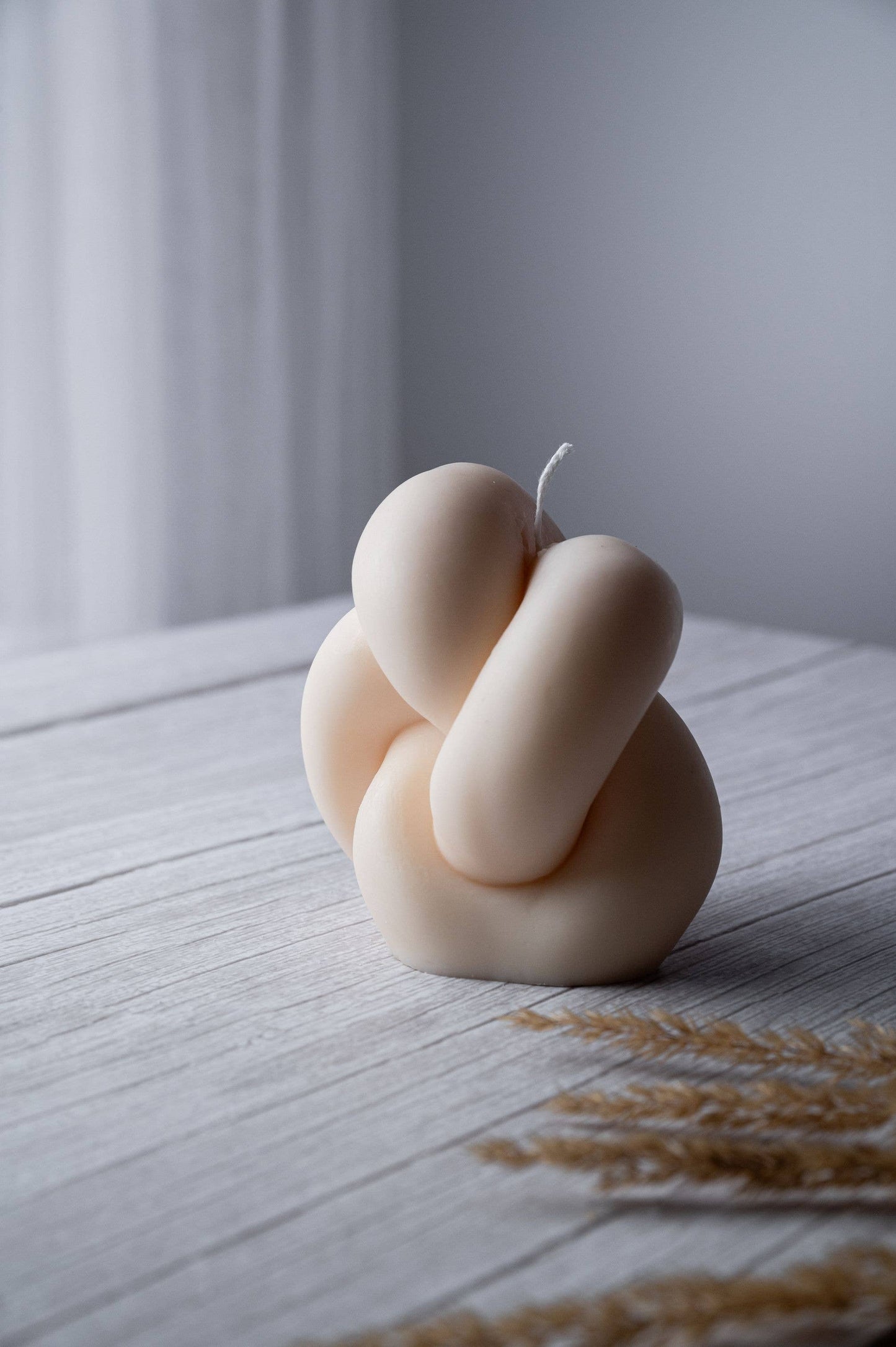 Large Soy Knot Candle (Uncoloured / Unscented)