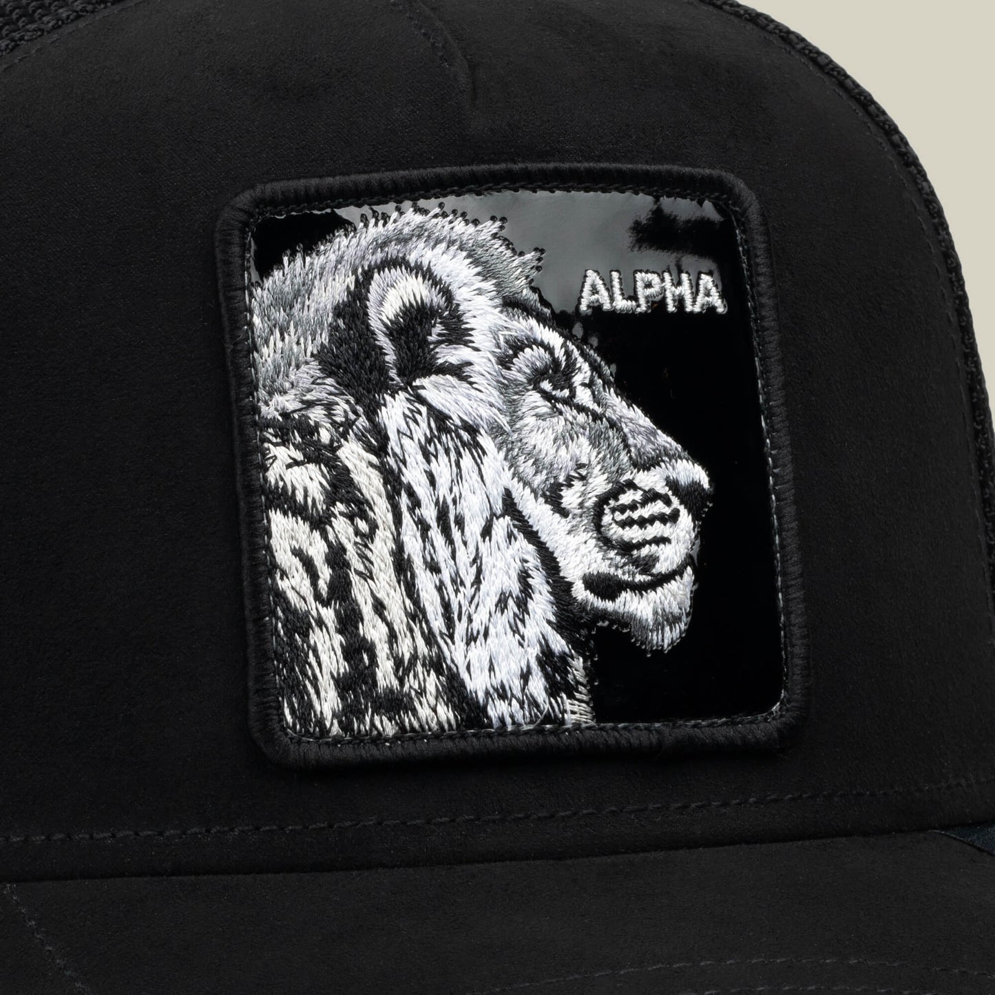 Black Out Lion (Alpha)