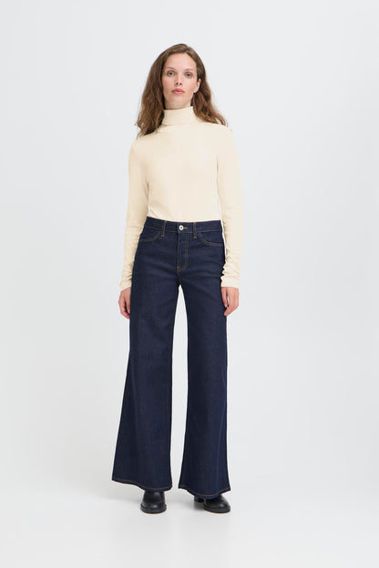 Ihmafa Long Sleeve Turtleneck (White)