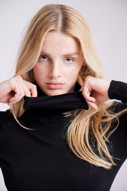 Ihmafa Long Sleeve Turtleneck (Black)