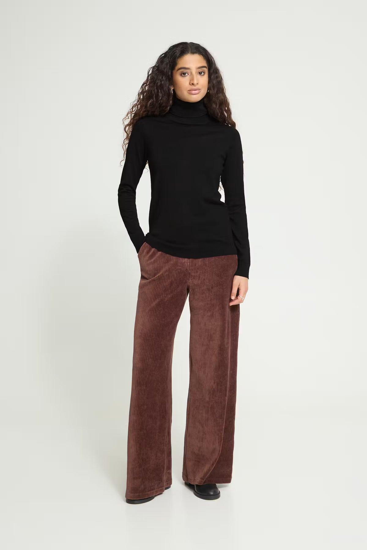 Ihlula Lightweight Turtleneck (Black)