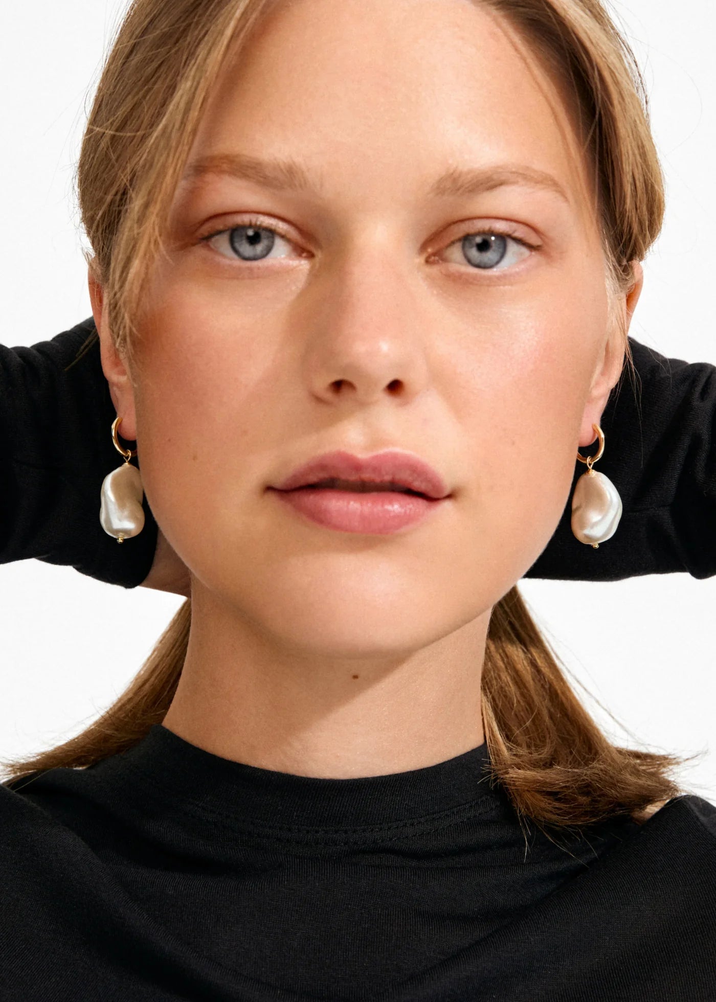 Radley Pearl Earrings (Gold)