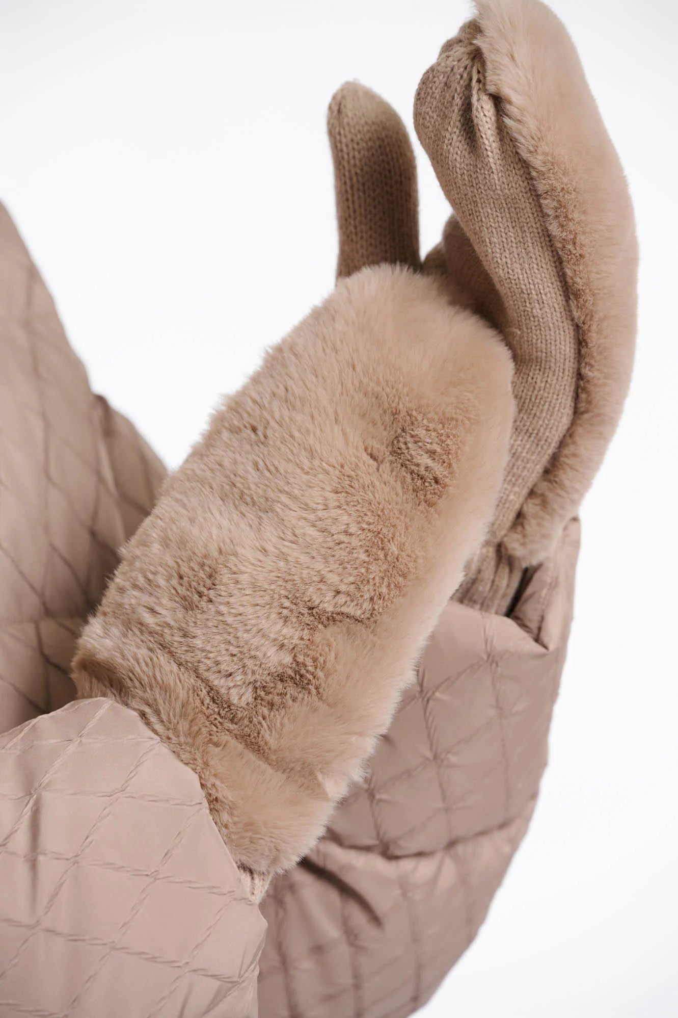 Oxo Faux Fur Gloves (Oat)