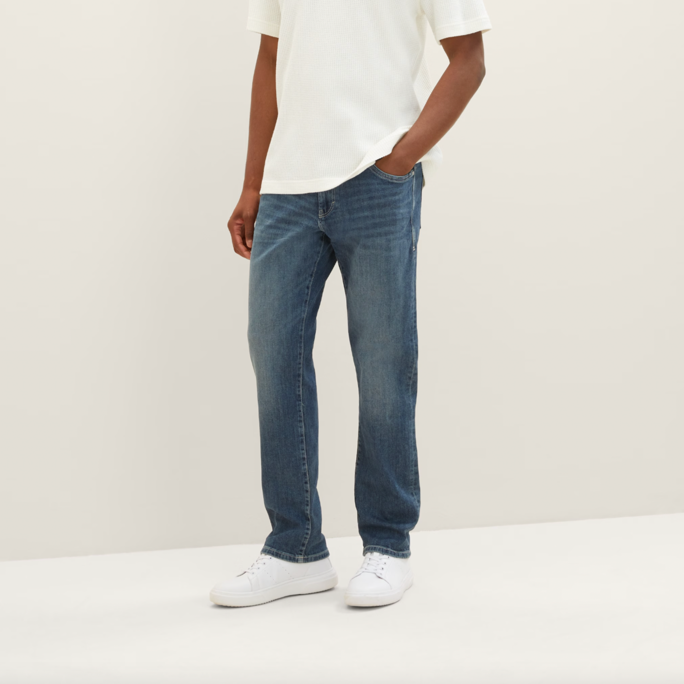 Marvin Straight Jean (Mid-Stone Medium)