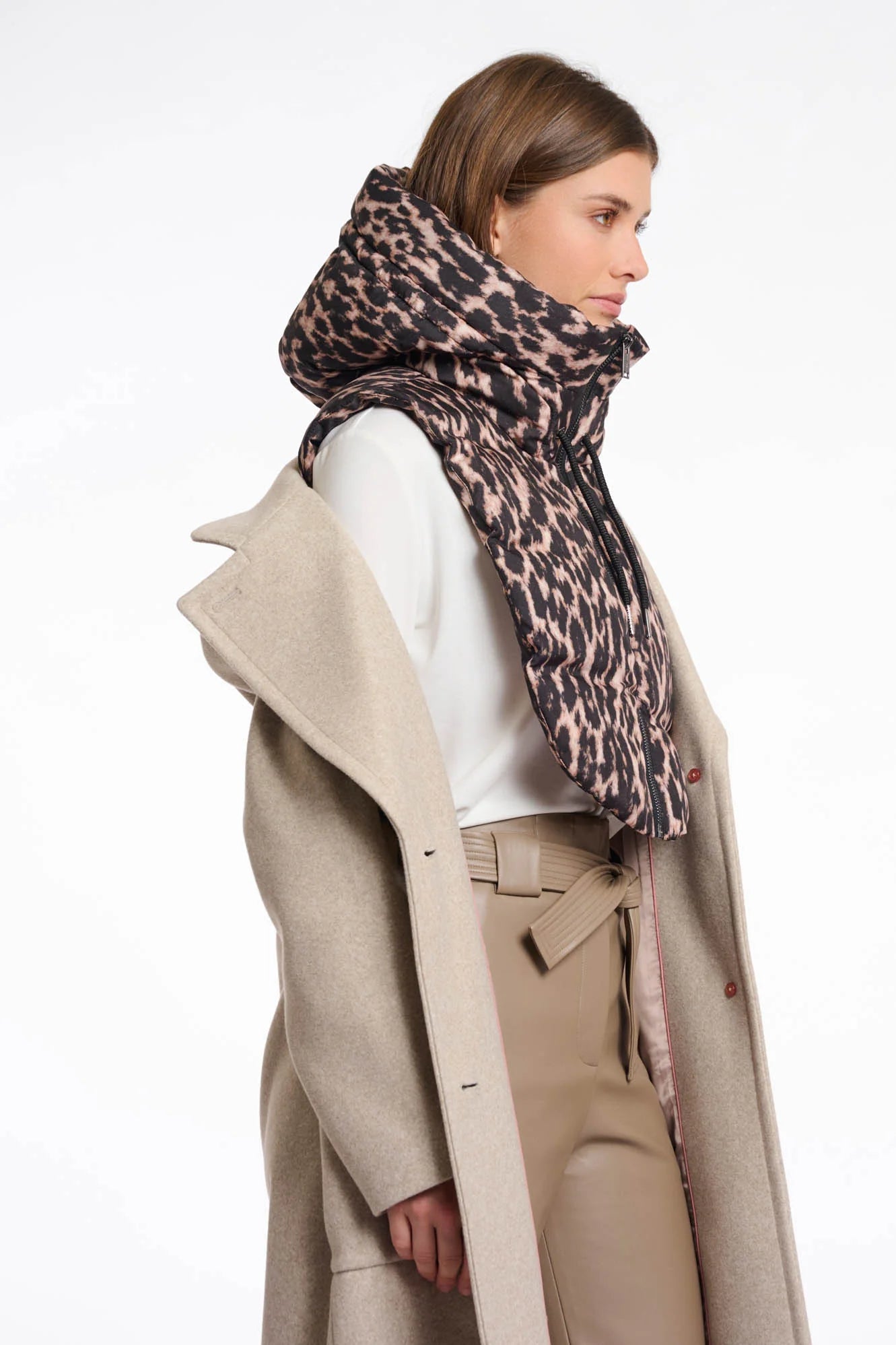 Tabita Padded Bib (Leopard)