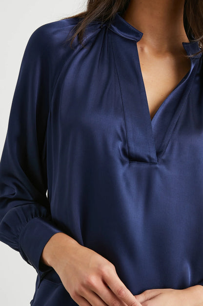 Wynna Blouse (Navy)