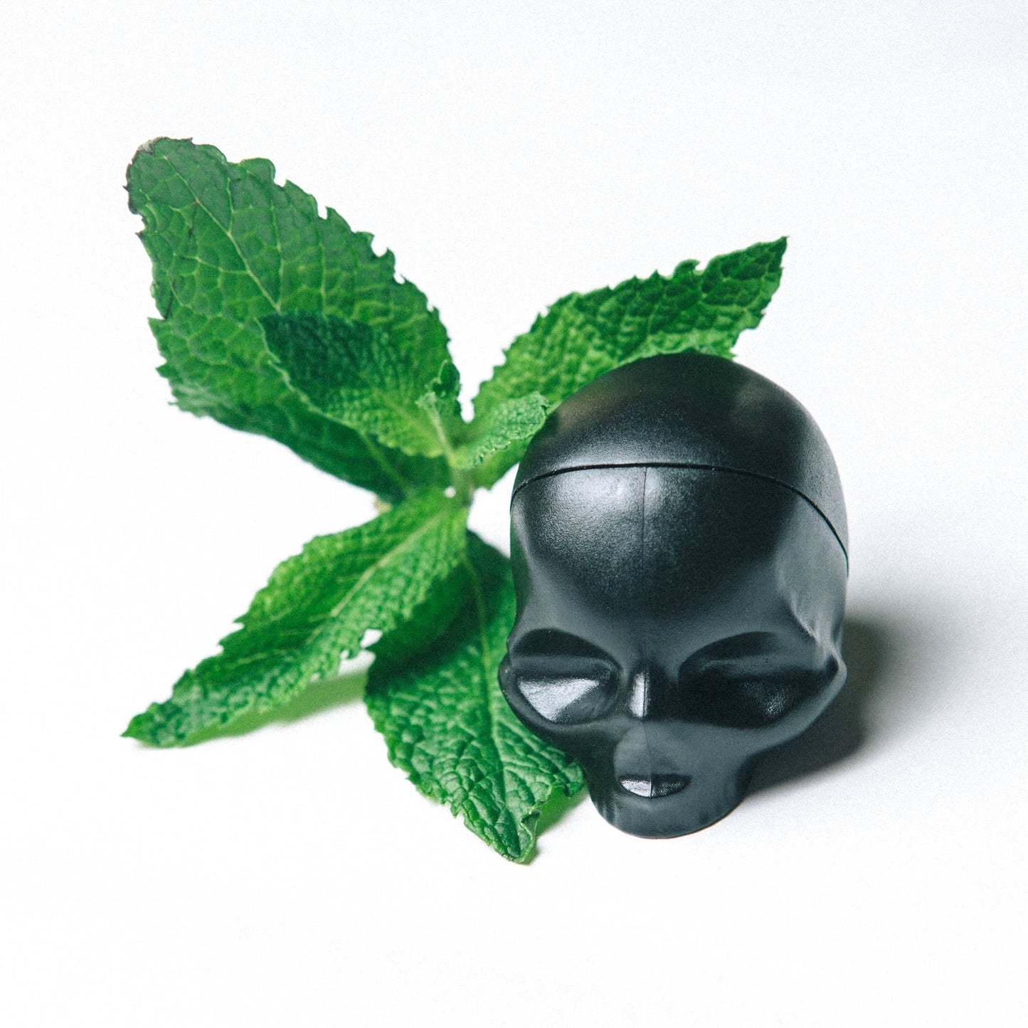 Black Skull Lip Balm 100% Natural (Black / Mint)