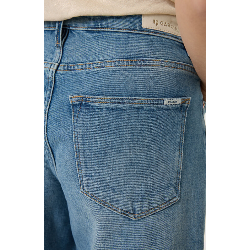 Celia Wide Short Bermuda (Medium Wash)