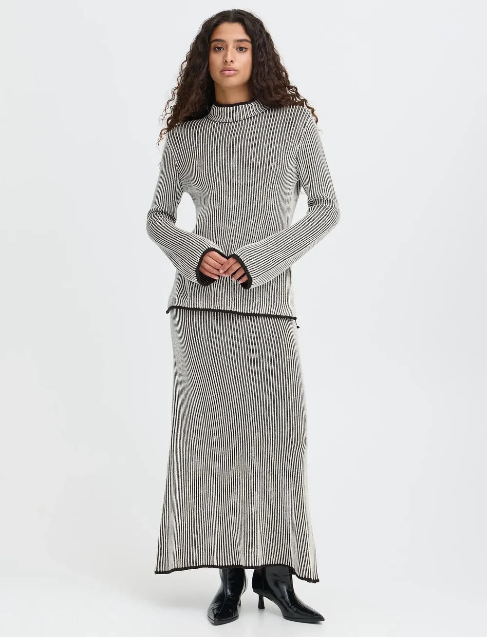 Ihdanuta Striped Sweater (Black)