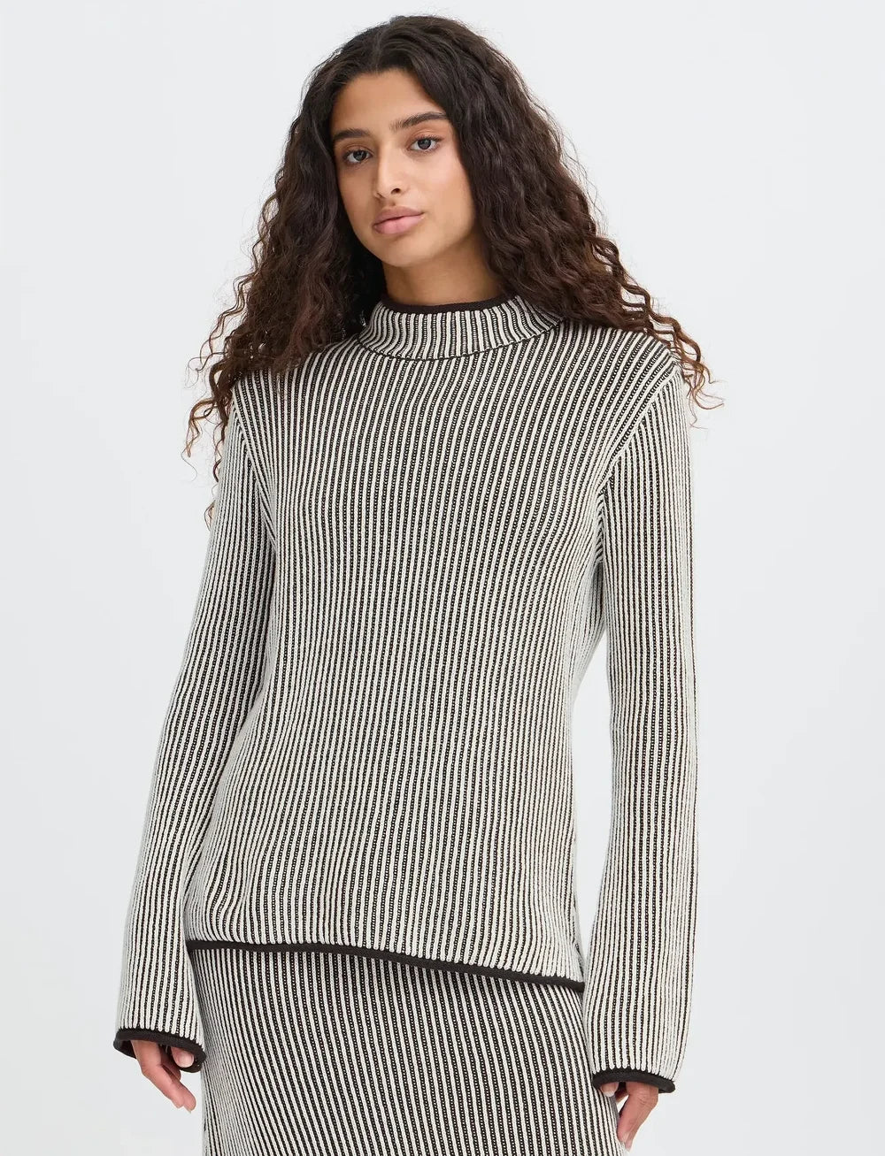 Ihdanuta Striped Sweater (Black)