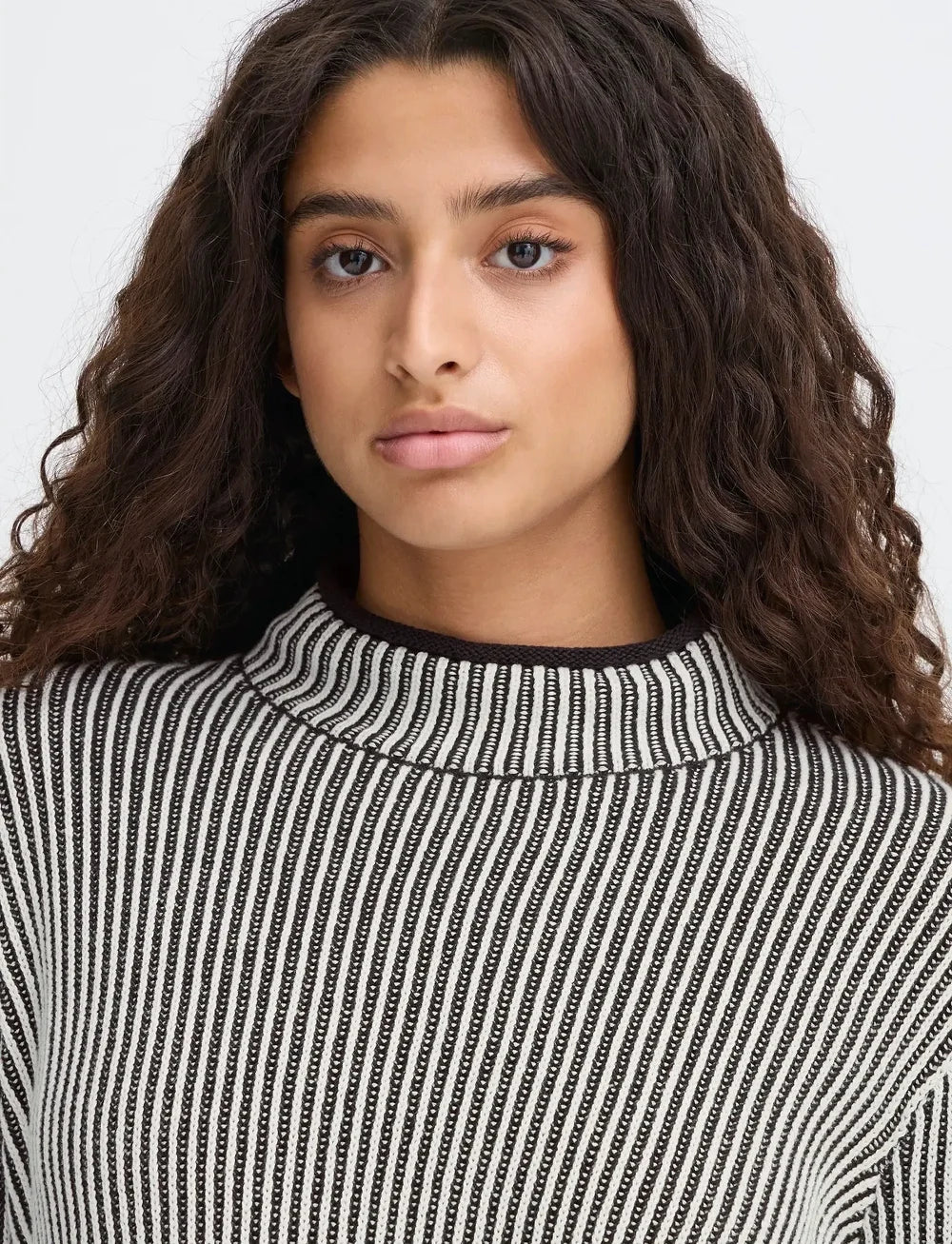 Ihdanuta Striped Sweater (Black)